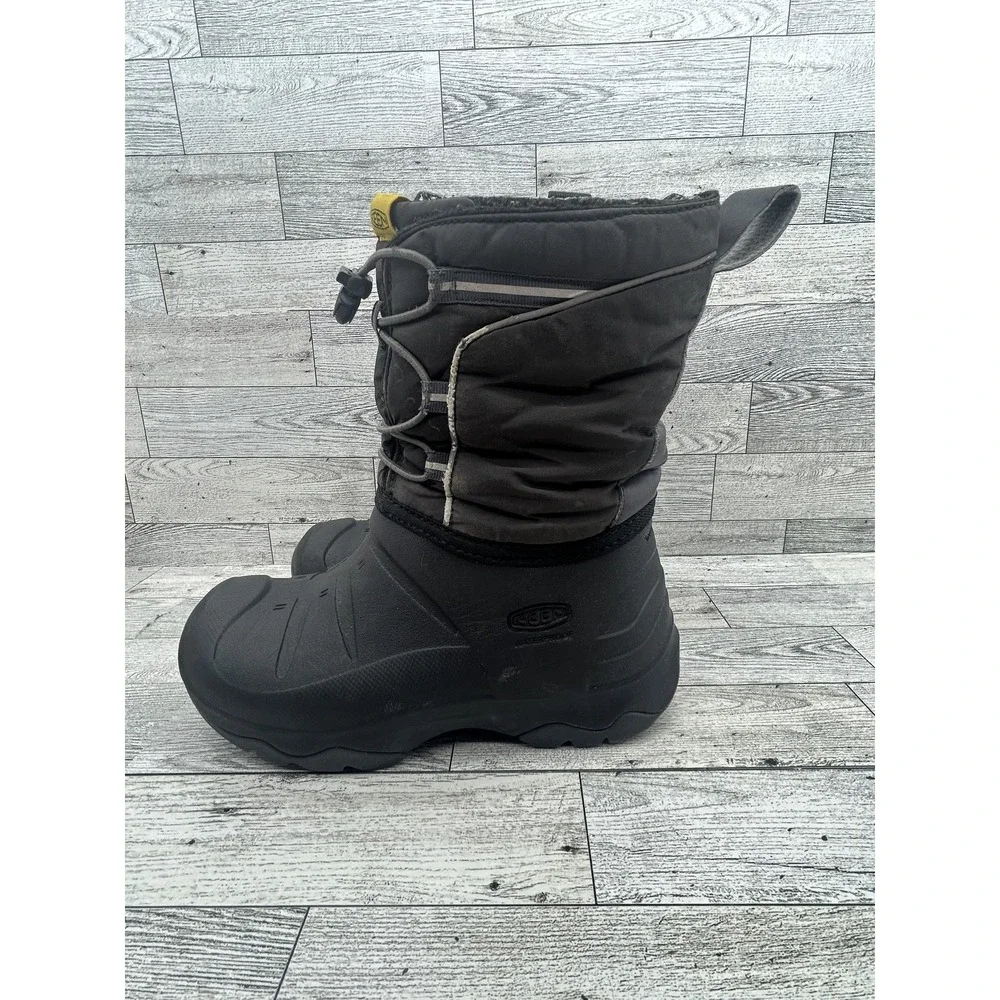 Keen Winter Boots Womens Size‎ 3 Waterproof Insulated Snow Outdoor Warm Shoes